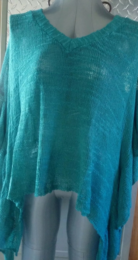 NWT Chelsea & Violet Sm Light Sweater Hankie Hem